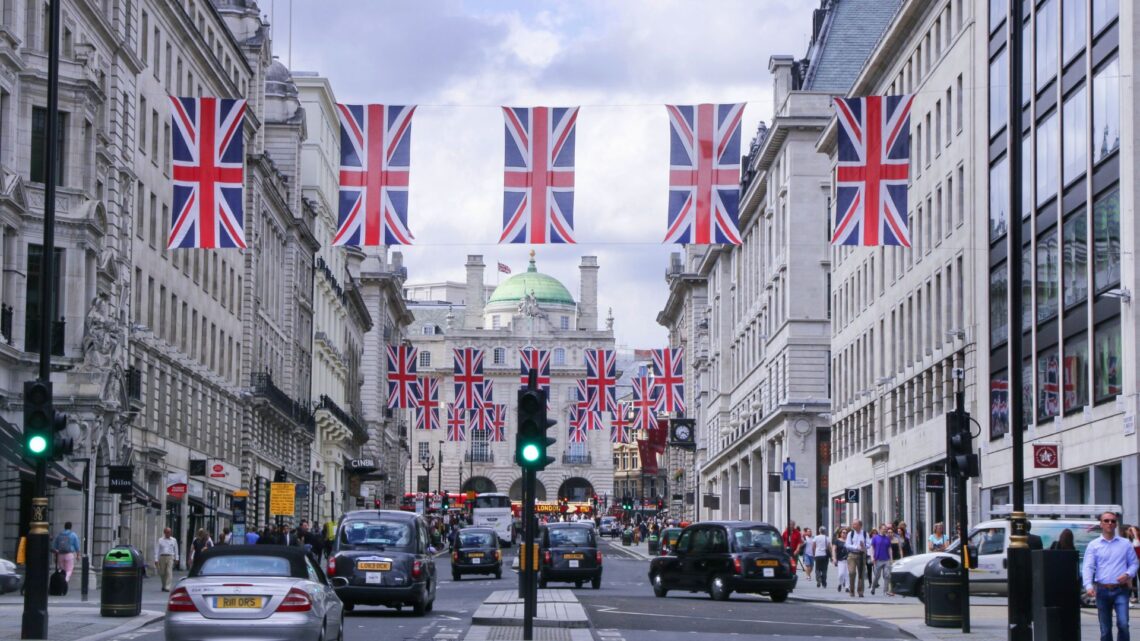 UK Net Migration Halves to 171,000: What This Means for Skilled Workers and Investors