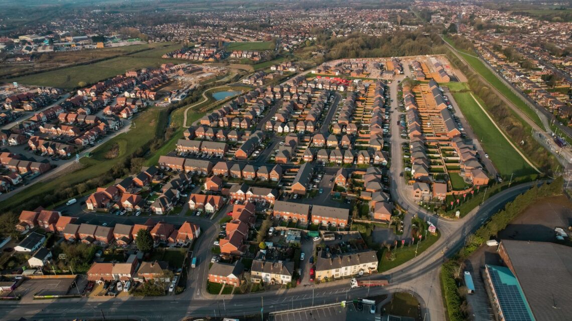 Buying Property in London: Key Risks to Check Before You Exchange — Leasehold, Service Charges, Off-Plan Deposits, and Contracts