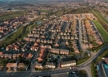 Buying Property in London: Key Risks to Check Before You Exchange — Leasehold, Service Charges, Off-Plan Deposits, and Contracts