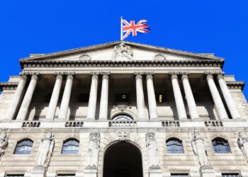 Opening a UK Bank Account as an Overseas Resident: Identity, Address, and What to Check Before You Apply