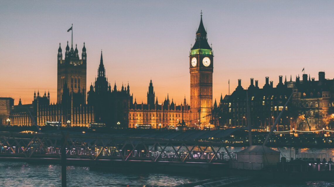 UK private rents rise 3.3% as house-price growth slows to 2.7%