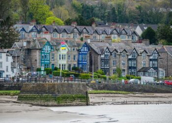 UK Residential Mortgage Readiness for Overseas Buyers: What Lenders Check on Income, Status, and Deposit