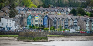 UK Residential Mortgage Readiness for Overseas Buyers: What Lenders Check on Income, Status, and Deposit