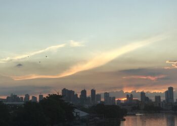 Manila skyline at sunset