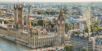 How does the UK Statutory Residence Test work? The 183-day rule, sufficient ties and split years explained