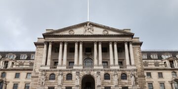 Facade of the Bank of England building on Threadneedle Street, London