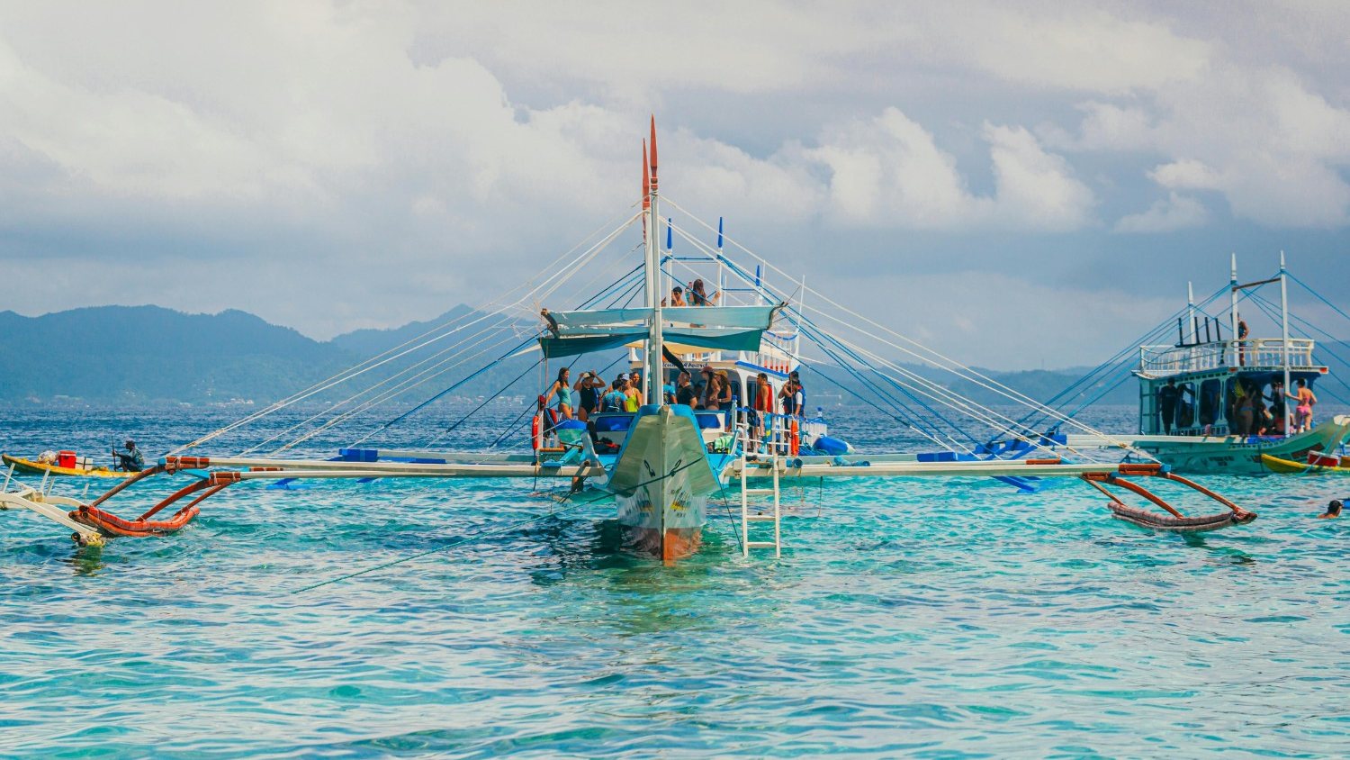 Bangka outrigger boats on turquoise water in the Philippines, illustrating ZDelp’s Philippines SRRV retirement visa application service