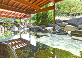 日本山梨溫泉旅館事業轉讓