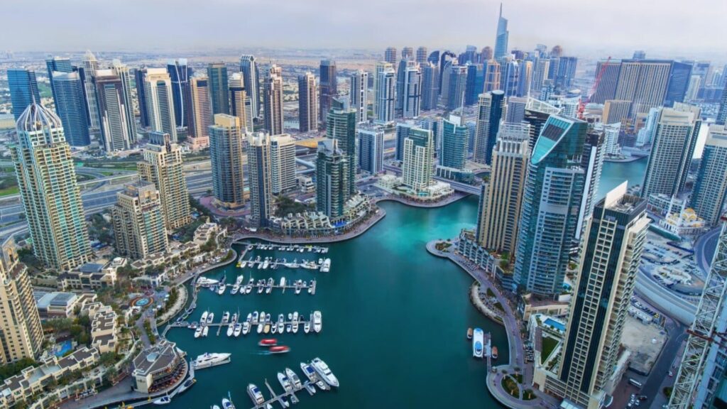 Asia Bankers Club 將舉辦2024年首個阿聯酋物業全方位博覽（UAE Property Expo 2024），全方位分析阿聯酋物業市場及投資環。同場將再度推出杜拜市中心首個大型社區項目 Sobha Hartland II 全新住宅，入場價為320餘萬港幣*。

項目名稱：Sobha Hartland II
預計竣工：2027年7月
發展商：Sobha Realty
建案產權：永久業權
建案地點：MBR City, Dubai
設備：10萬呎零售購物商場，精美潟湖及泳池，網球場及運動中心