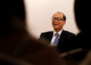 李嘉誠看見什麼?228 億美元撤退,暗示全球市場風暴來襲?