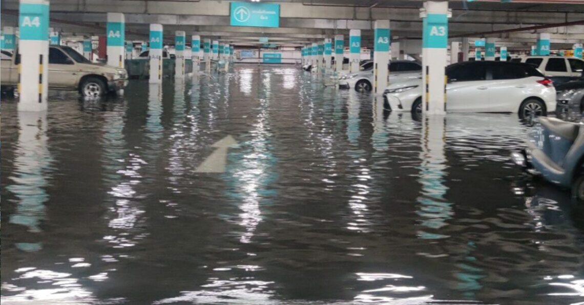 泰國公寓停車場洪水導致車輛受損，責任由誰來負責？