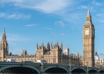 英國初到要辦理什麼?開戶、報稅、NHS 一次看