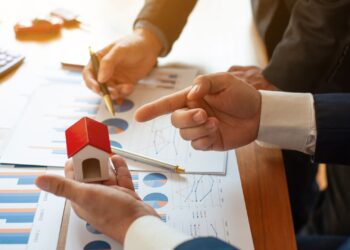 如何選擇英國物業管理公司:收費標準與管理內容