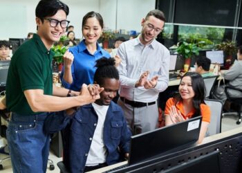 外國股東如何聘請員工?越南勞動法、薪資稅與 EPF 實務