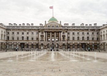 英國政府稱無計劃對所有遺產徵收劃一 10% 稅款