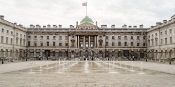 英國政府稱無計劃對所有遺產徵收劃一 10% 稅款