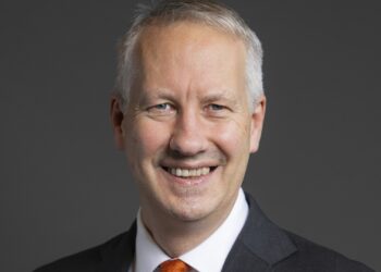 英國自由民主黨房屋事務發言人蓋登・阿莫斯官方肖像