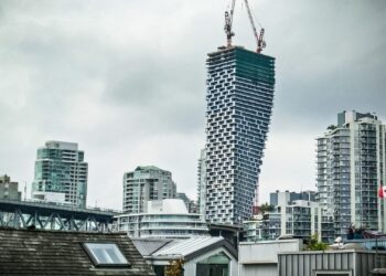 卑詩 7 月成交轉弱之際,省府與渥太華商討削減開發成本收費