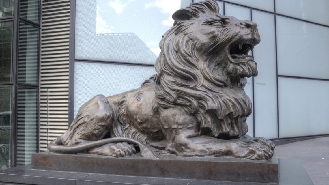 倫敦金絲雀碼頭匯豐銀行總部外的獅子雕像