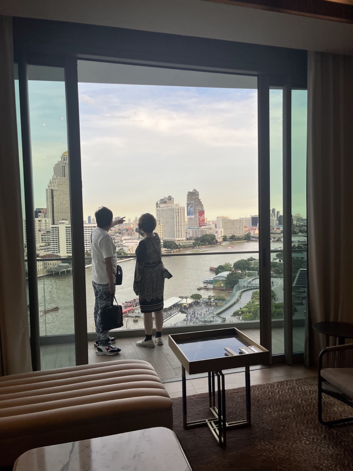 帶看河景單位
