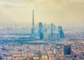 杜拜市中心空拍全景,可見 Burj Khalifa 與周邊金融區高樓,象徵阿聯酋商業與自貿區發展