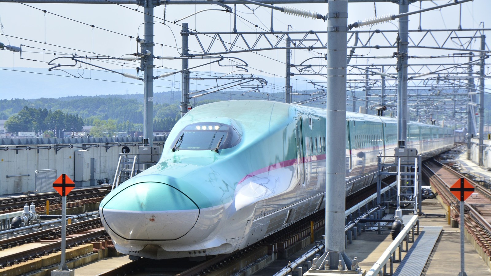 新幹線列車進站
